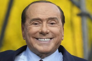 Pour le vieux milliardaire, qui glisse doucement vers la sortie de la vie politique italienne, il s'agit là d'une énième affaire parmi les innombrables procès qu'il a affrontés ces dernières décennies et qu'il a le plus souvent gagnés.